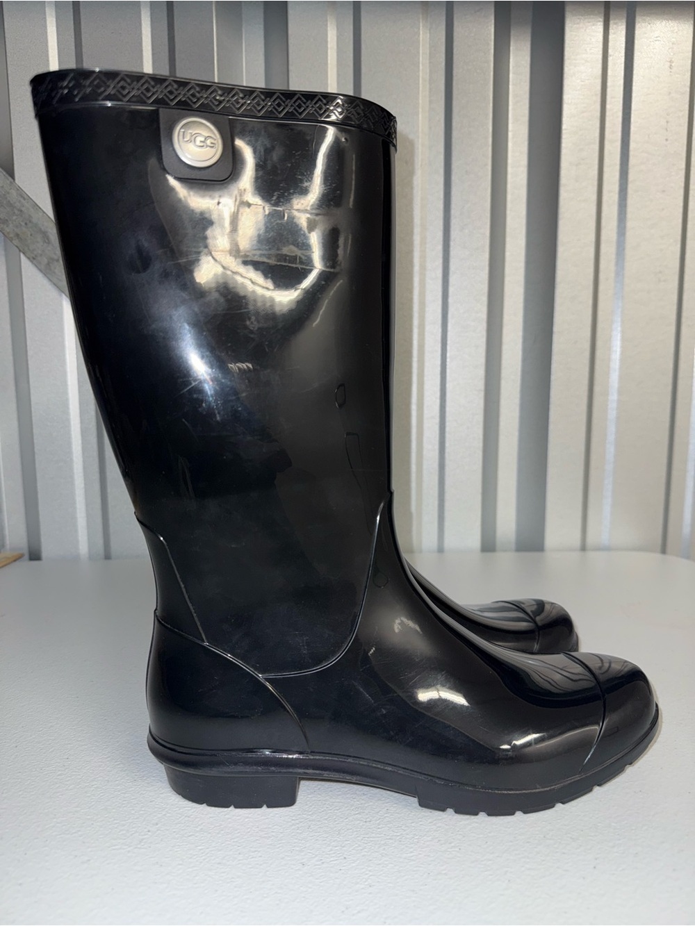 women's black glossy UGG Shaye rain boots size 10